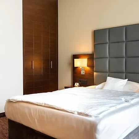 贝斯韦斯特普拉斯奥斯特托酒店 酒店