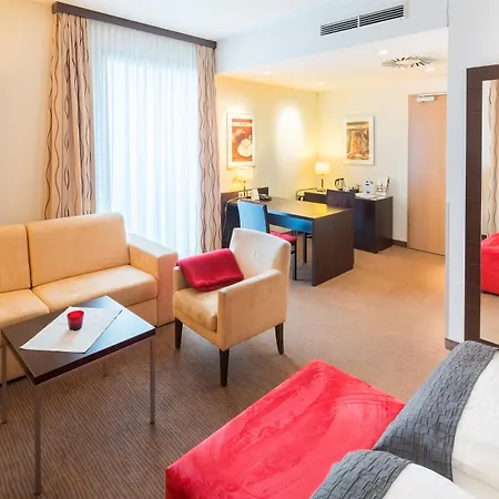 贝斯韦斯特普拉斯奥斯特托酒店 酒店